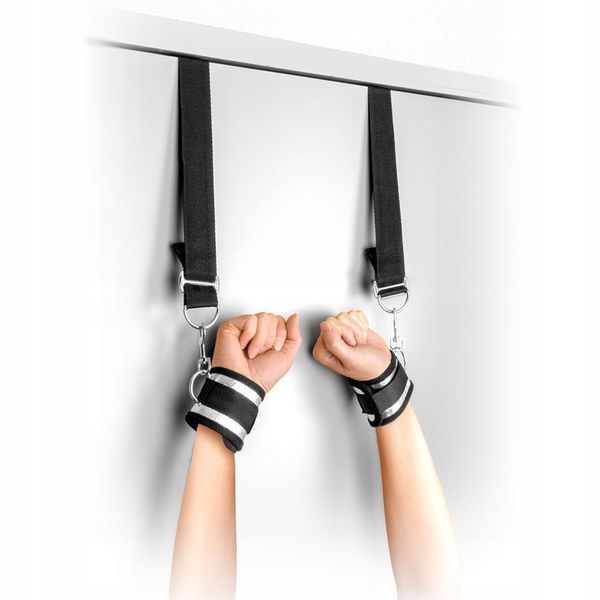 Фиксатор для рук Fetish Tentation Door Swing Handcuffs, 35 см (черный) 18114_EU фото