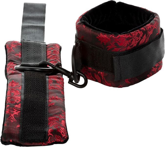 Кляп Calexotics Scandal Breathable Ball Gag with Cuffs (черный) 76902 фото